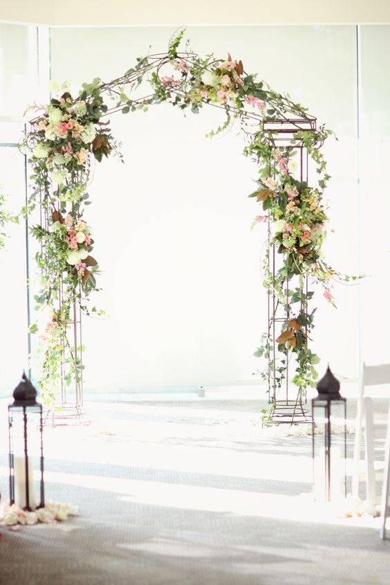 Оформление свадебной арки в интернет-магазине Цветочный рай