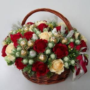 Что подарить женщине