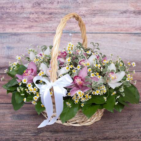 Корзина «Орхидеи и ромашки» (средняя)