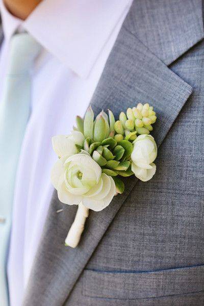 Бутоньерка светлый фон 